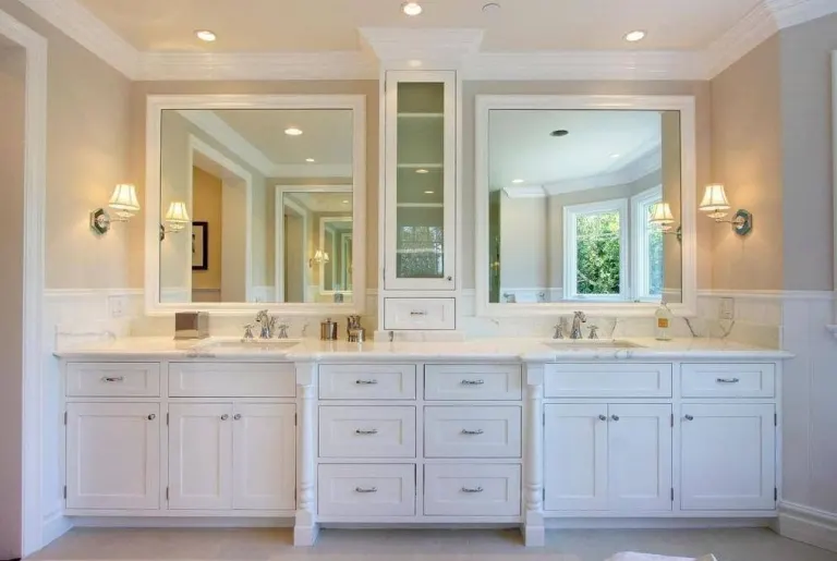 White Shaker Double Bathroom Vanity – Glazed Cabinet Between Mirrors