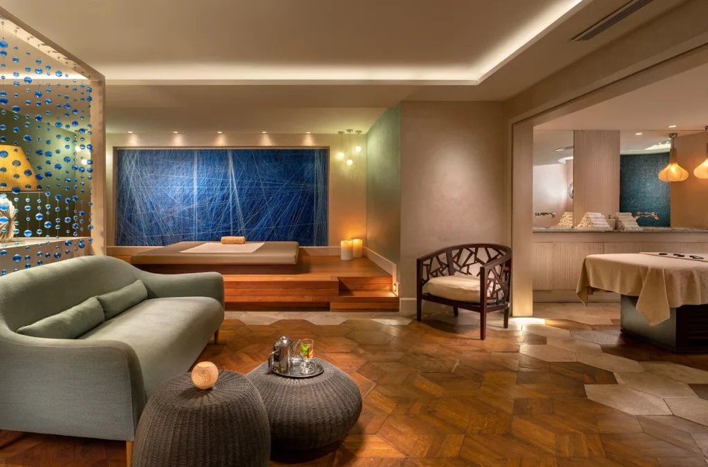 Türkiye'nin köklü otel mobilyası üreticisi Palmiye Mobilya: oda, lobi, restoran ve banquet alanları için anahtar teslim projeler. Yangına dayanıklı kapılar, 81 ile teslimat, ücretsiz keşif